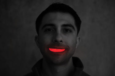 Glow-in-the-dark mouthpiece for adults with eerie fade in/out effect – perfect for Halloween costumes and spooky parties - Funworld - Party Shop